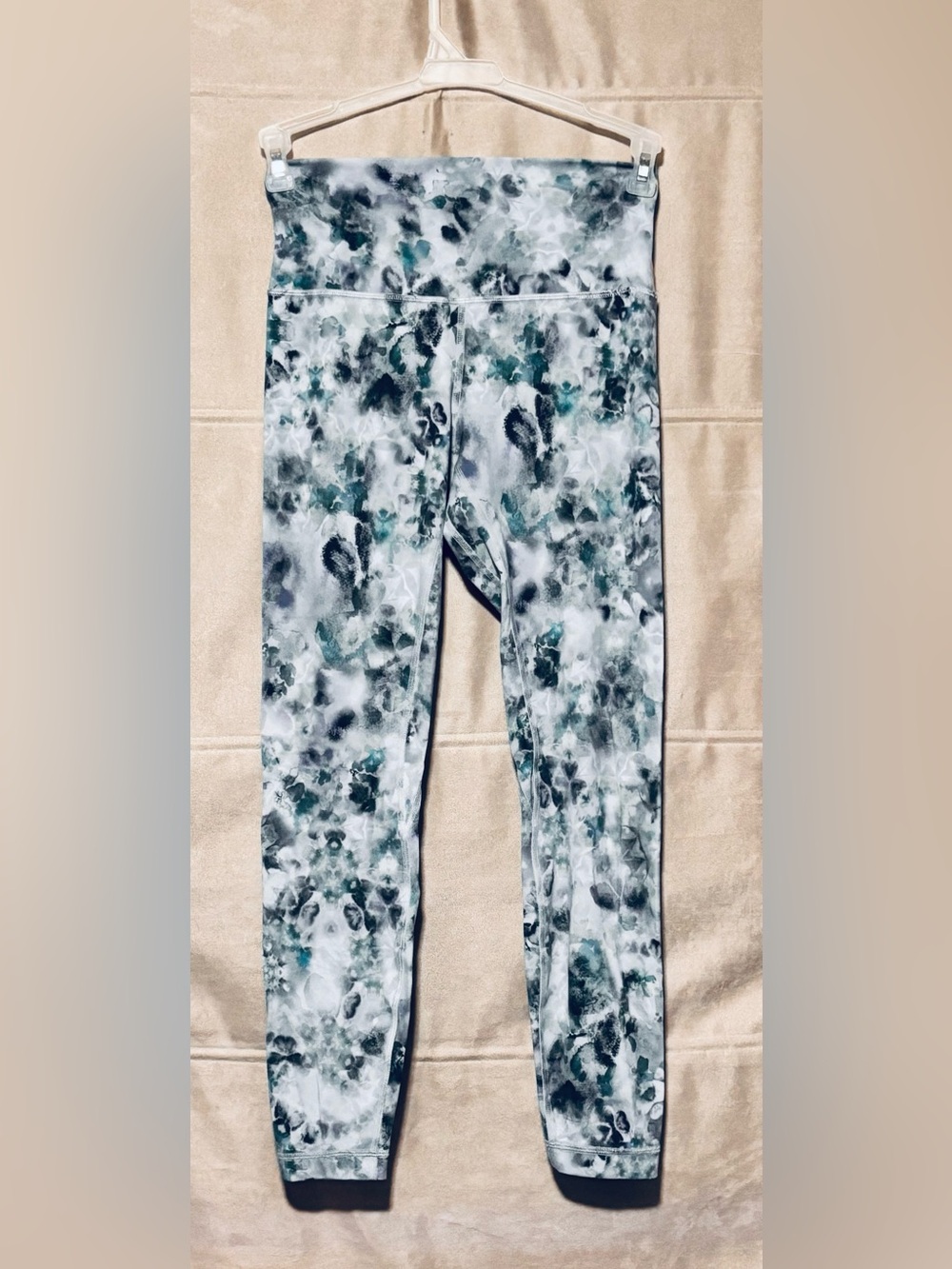 Lululemon Align Pants 28" in Kaleidofloral Multi - Size 6 - Picture 4 of 5
